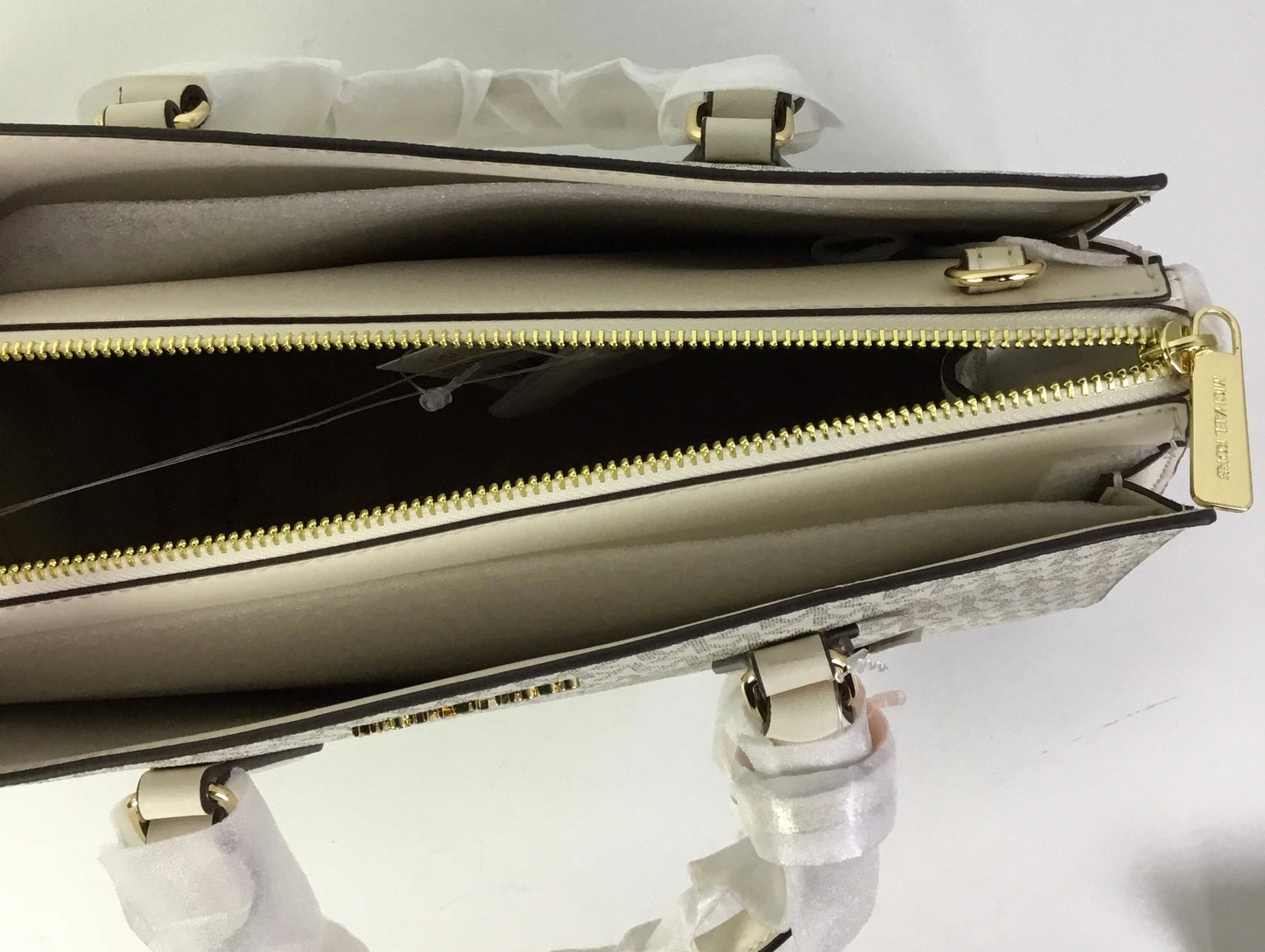 Handbag Designer By Michael Kors In Cream, Size:Medium