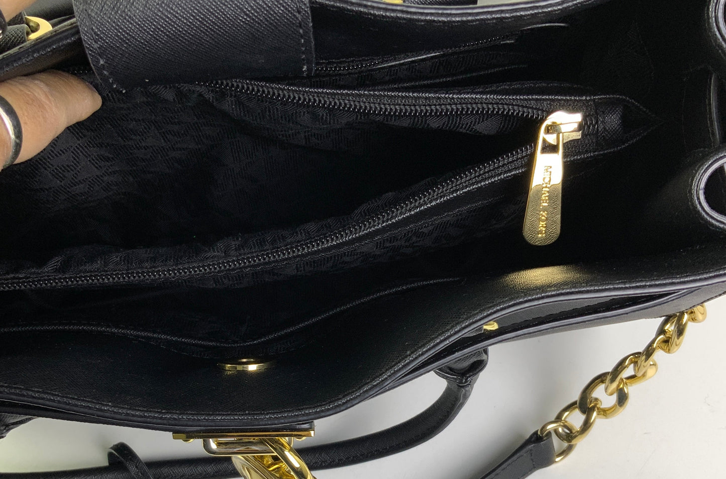 Handbag Designer By Michael Kors In Black, Size:Large