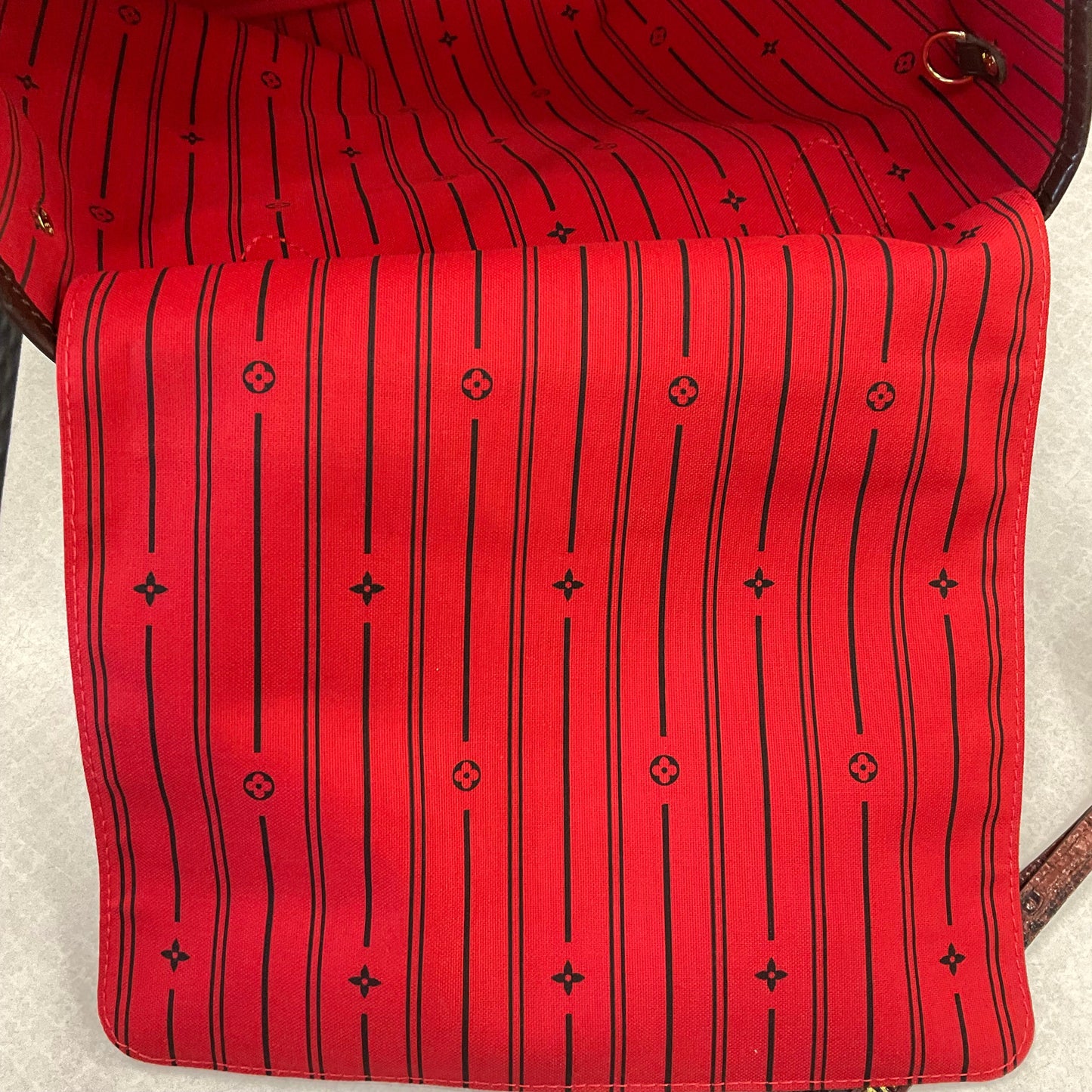 Handbag Luxury Designer By Louis Vuitton, Size: Medium