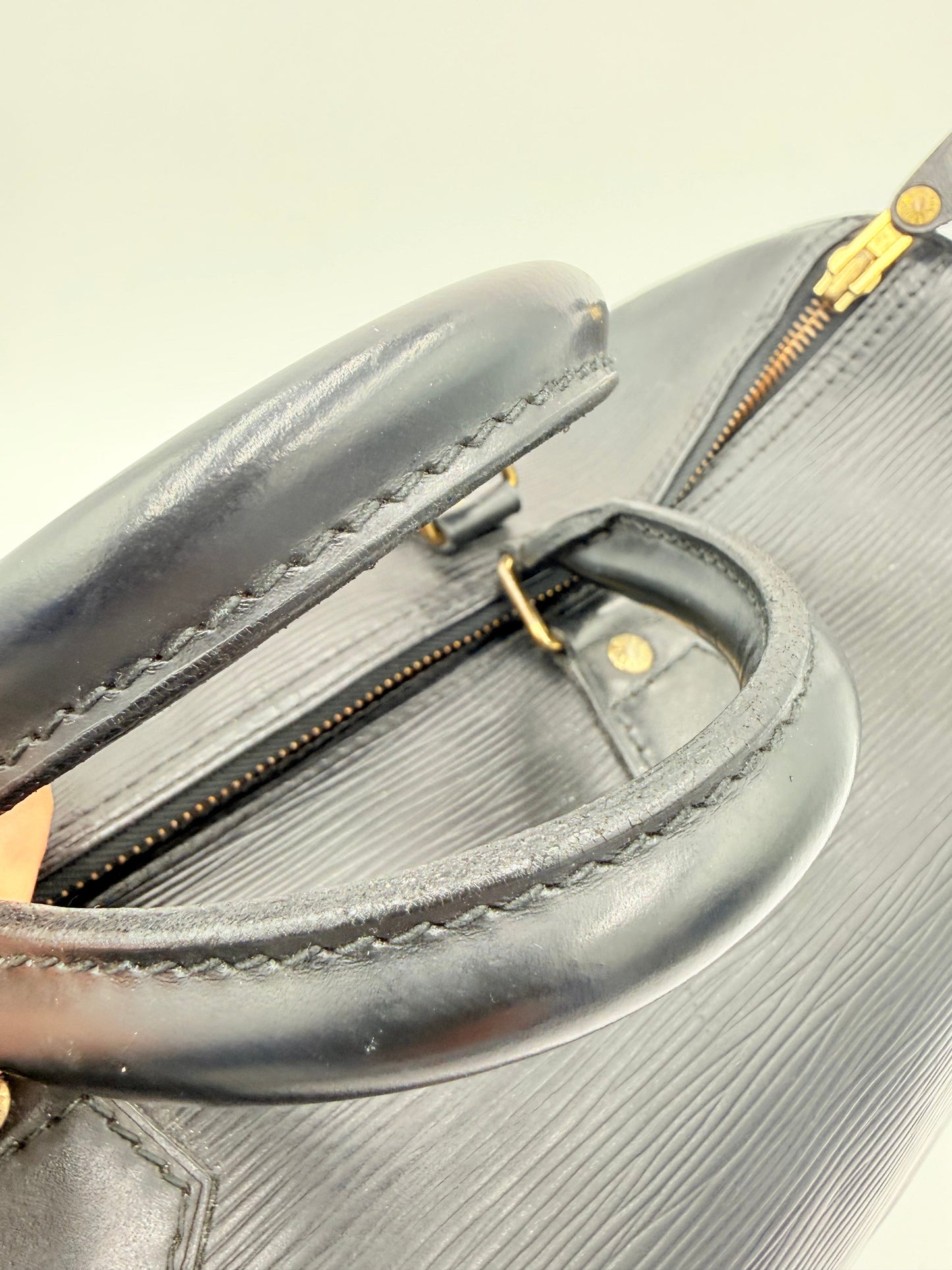 Handbag Luxury Designer By Louis Vuitton In Black, Size:Large