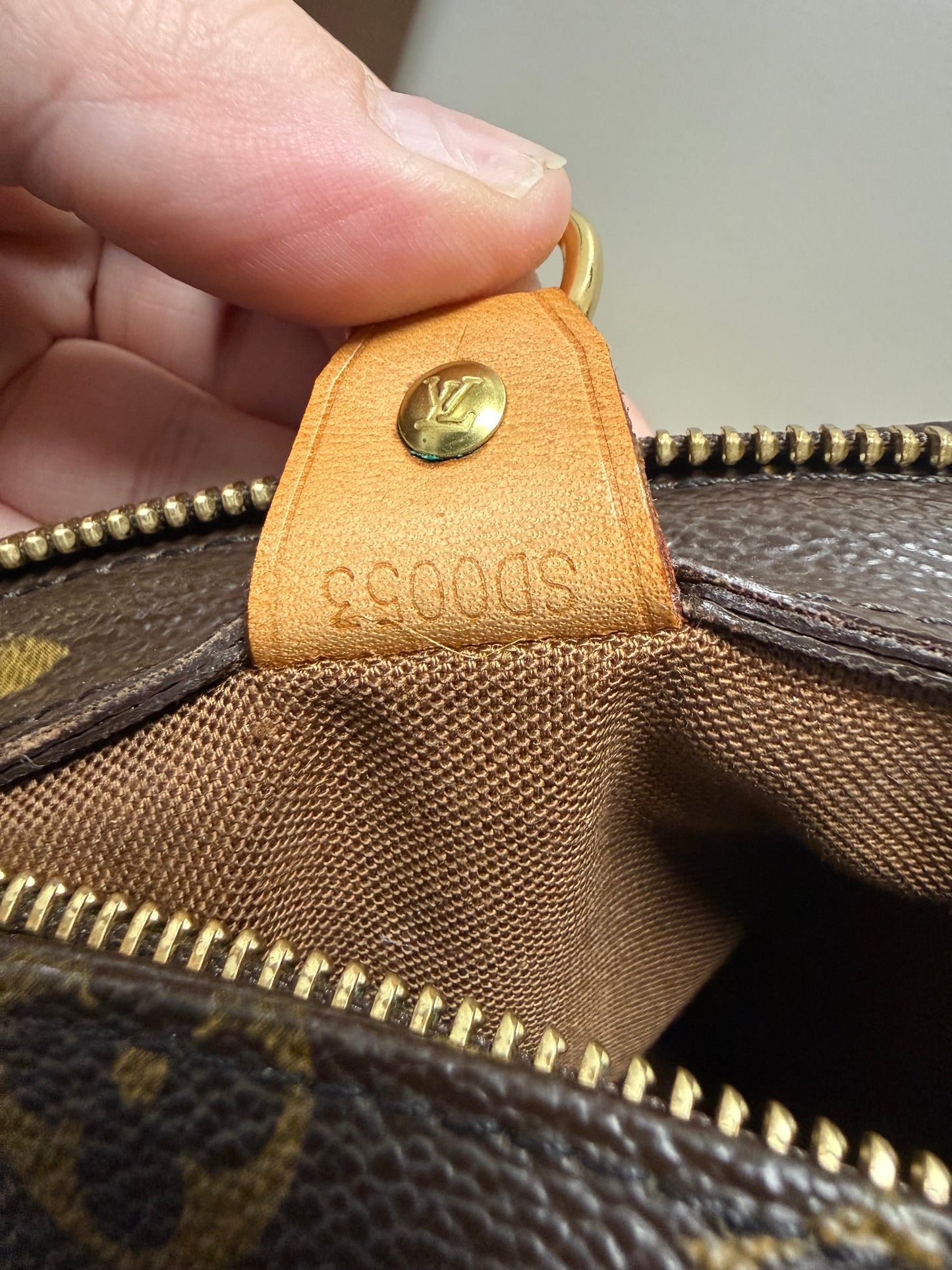 Handbag Luxury Designer By Louis Vuitton, Size: Medium