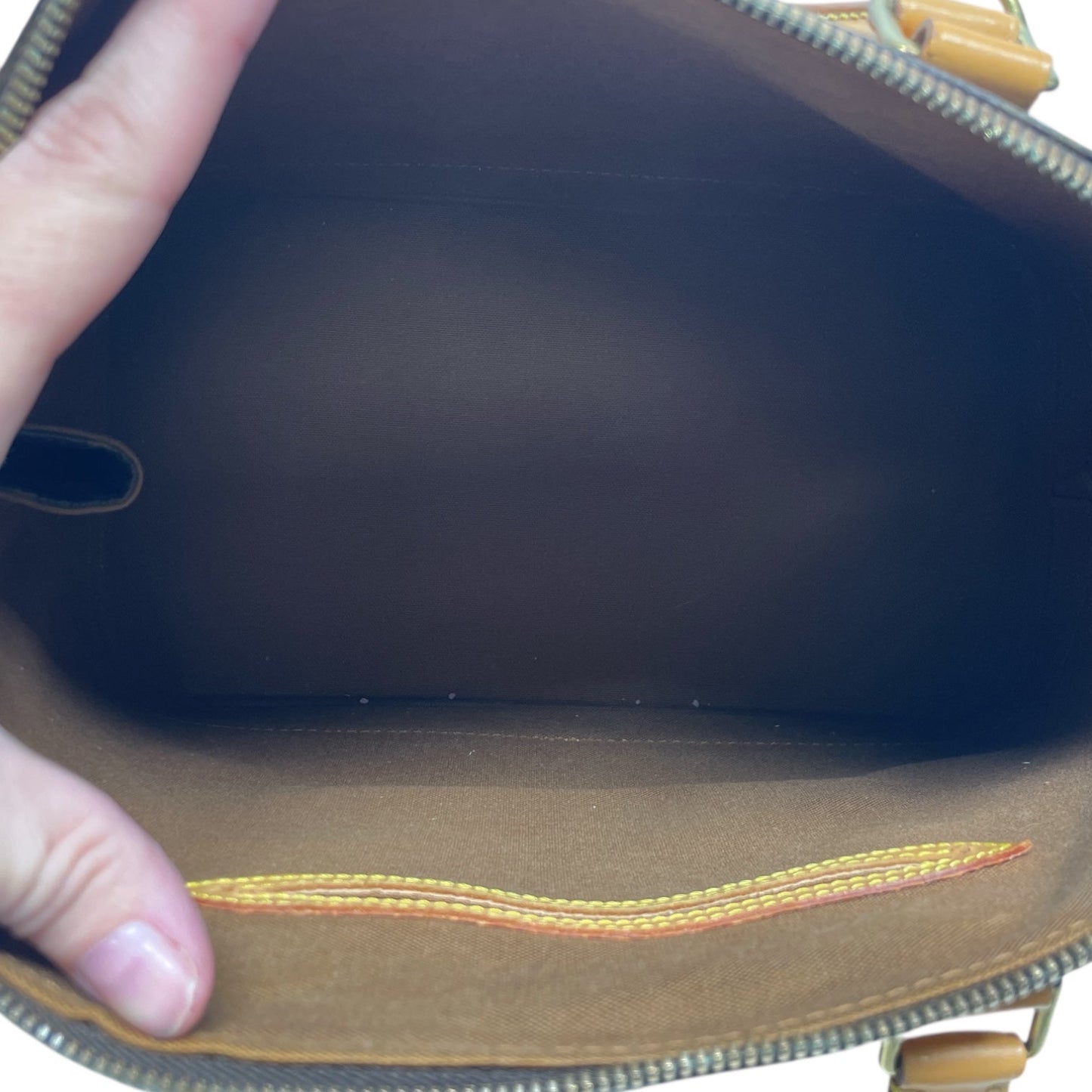 Handbag Luxury Designer By Louis Vuitton, Size: Medium