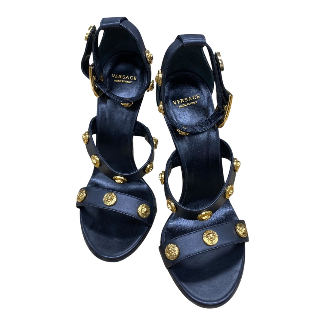Sandals Luxury Designer By Versace In Black & Gold, Size:6.5