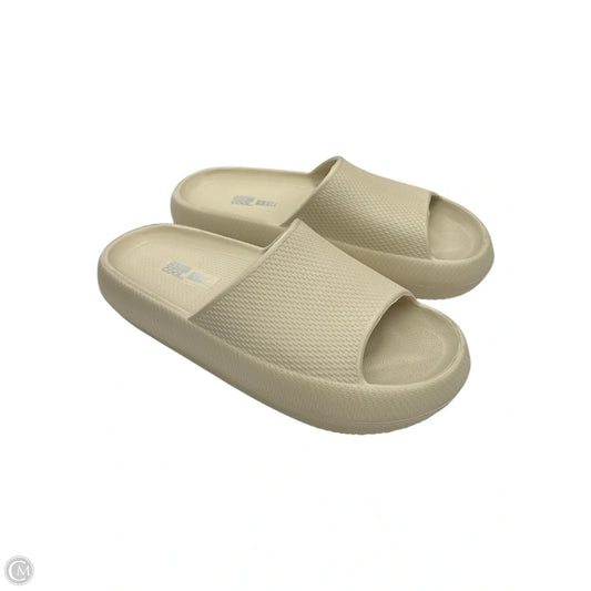 Sandals Flats By 32 Degrees In Cream