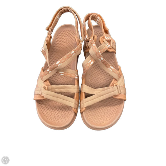 Sandals Flats By Bare Traps In Brown, Size: 10