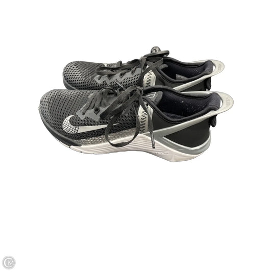 Shoes Sneakers By Nike Apparel In Black & White, Size: 7.5