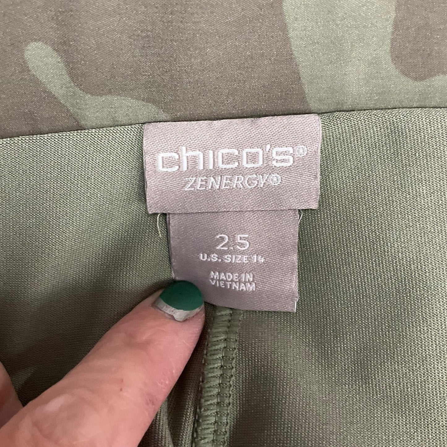 Athletic Skort By Chicos In Green, Size: L