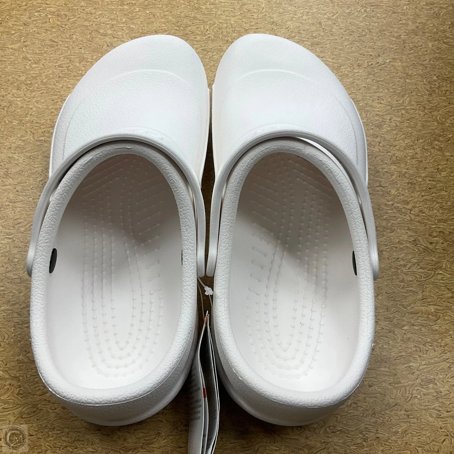 Shoes Flats By Crocs In White, Size: 10