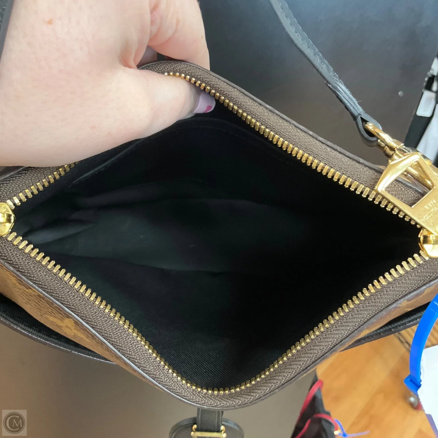 Handbag Luxury Designer By Louis Vuitton, Size: Medium