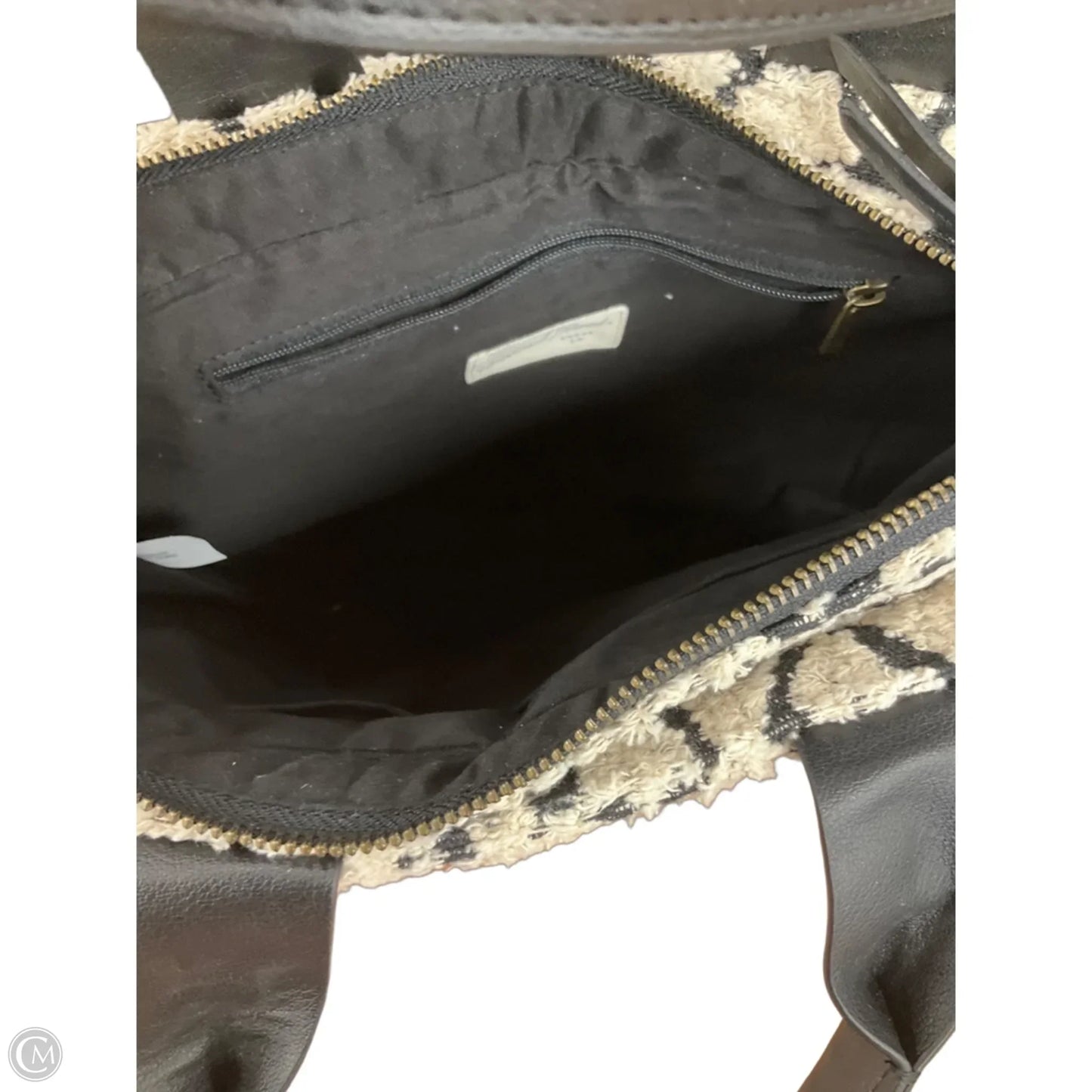 Handbag By Universal Thread, Size: Medium