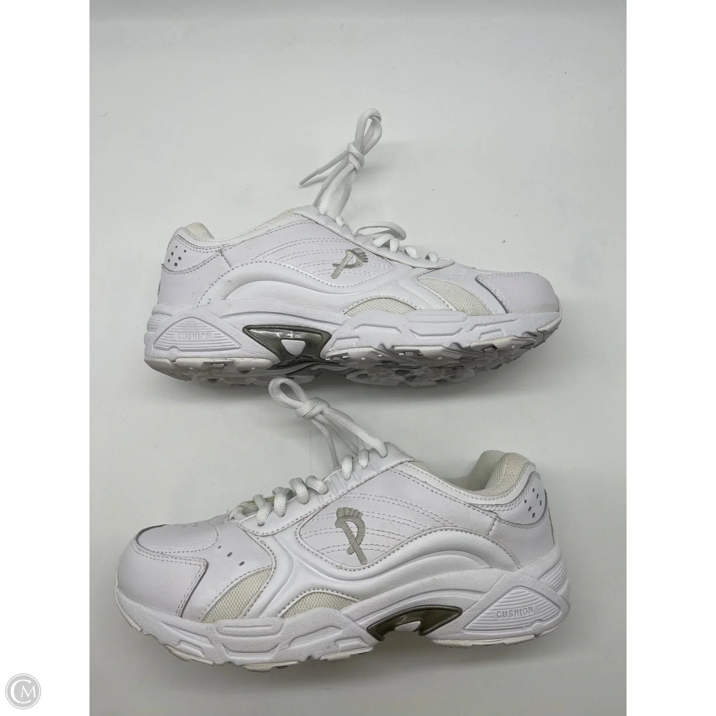 Shoes Athletic By Clothes Mentor In White, Size: 7.5