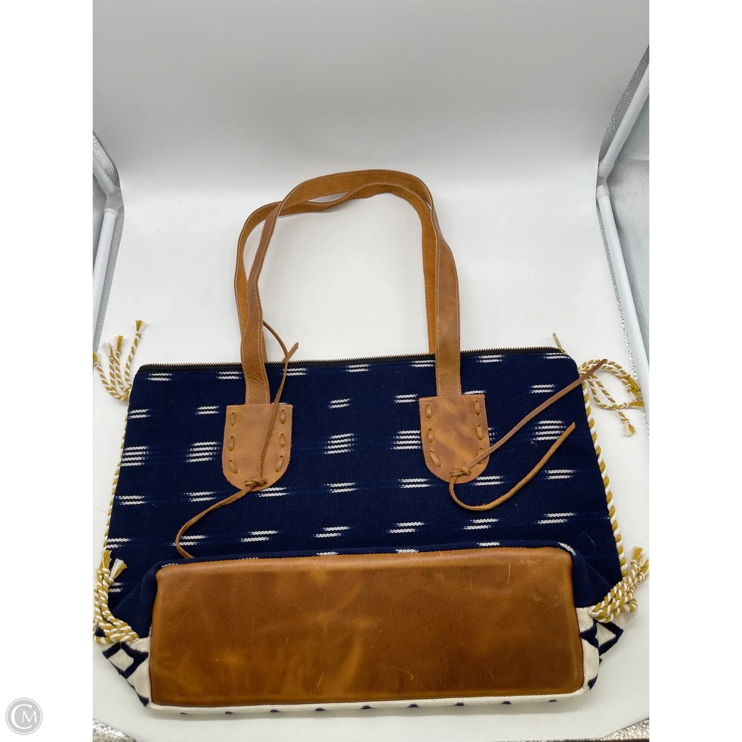 Tote By Cmb, Size: Large