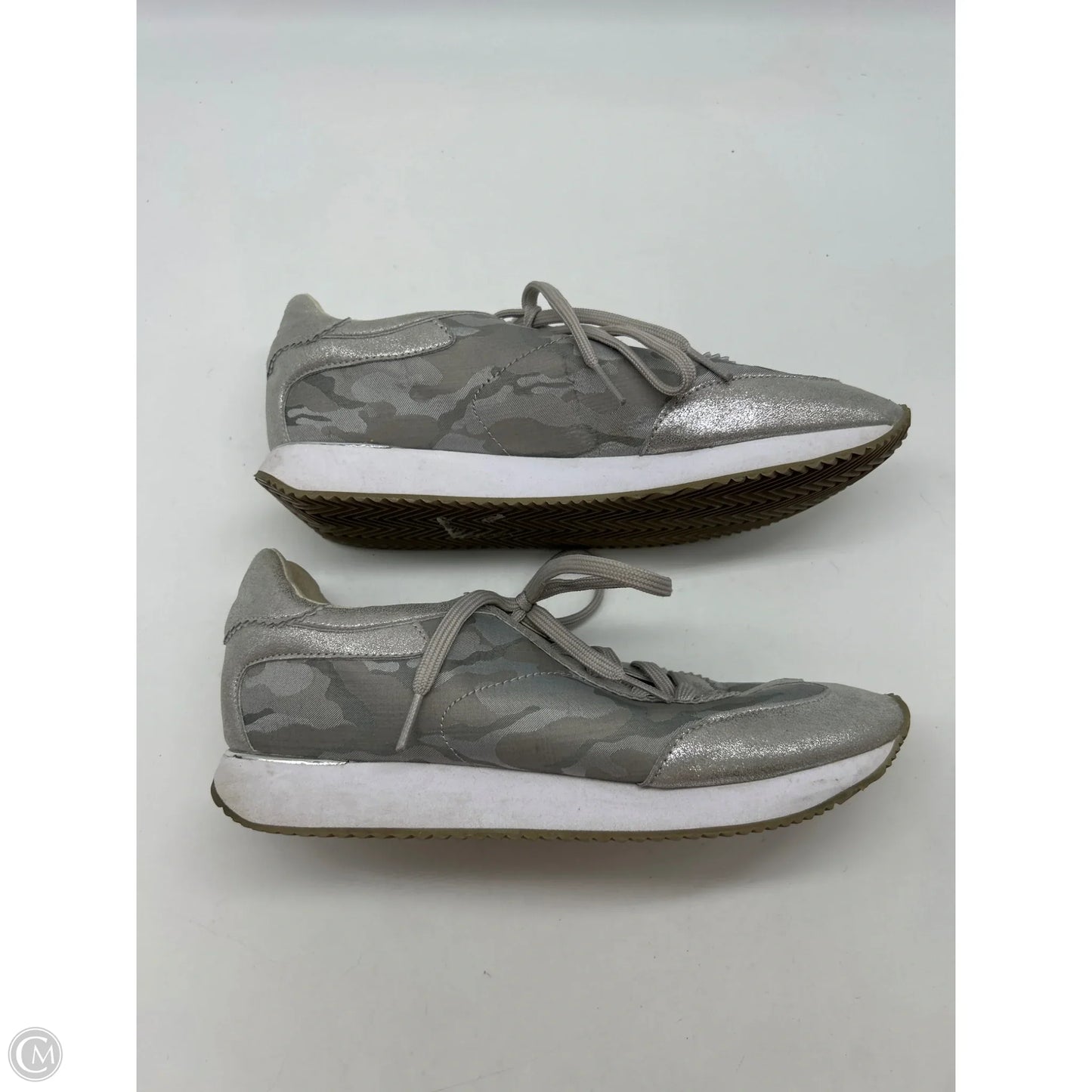 Shoes Sneakers By Dkny In Silver, Size: 8