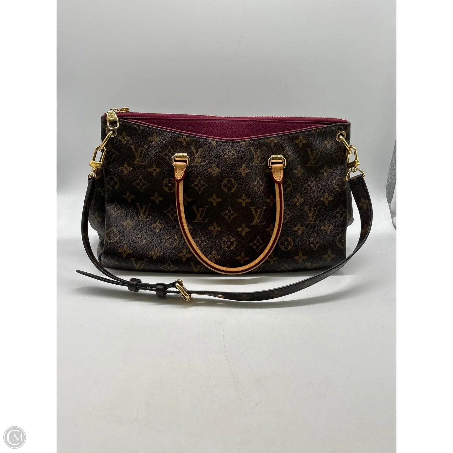 Handbag Luxury Designer By Louis Vuitton, Size: Medium