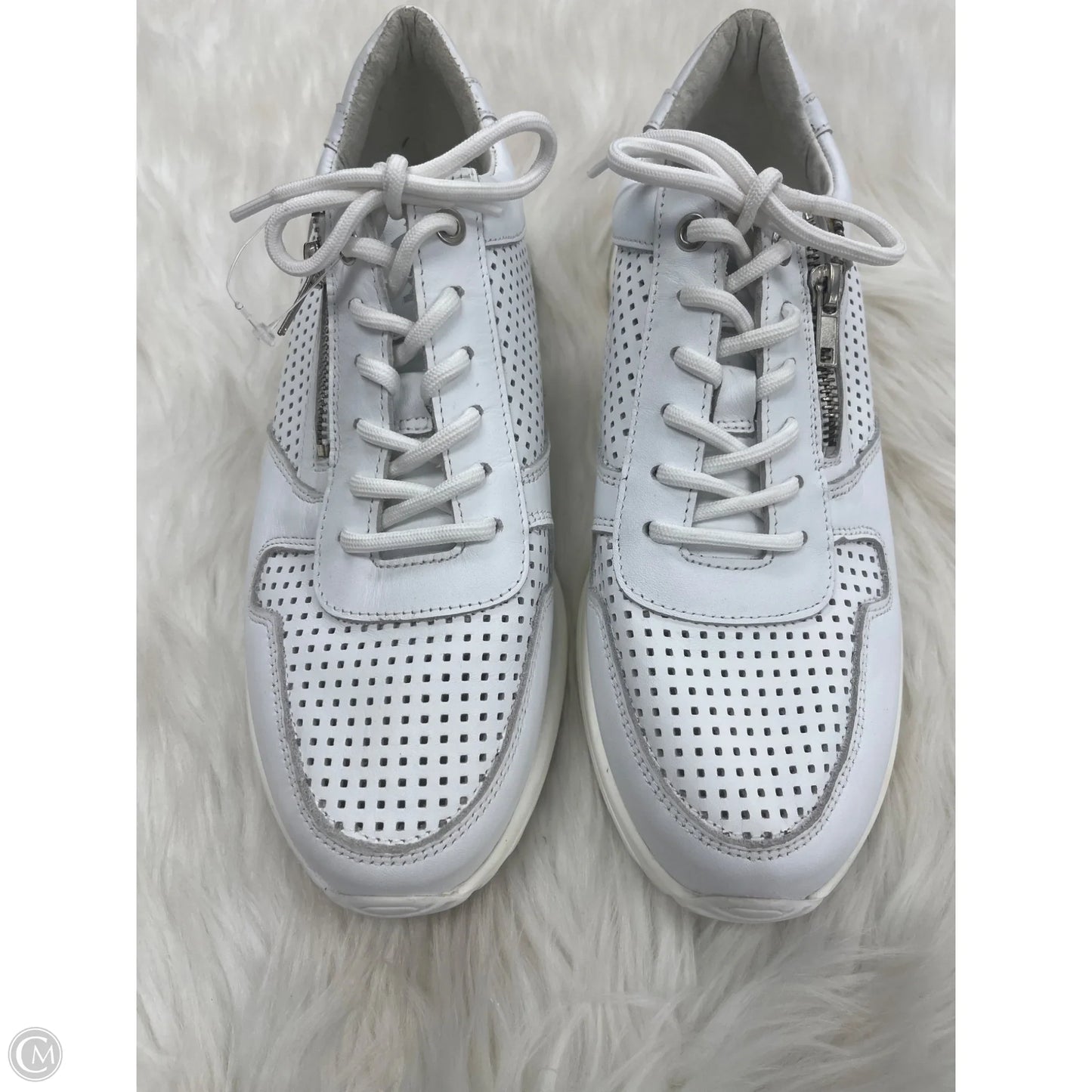 Shoes Athletic By Cmc In White, Size: 11
