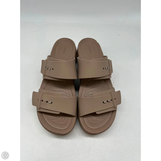 Sandals Heels Platform By Crocs In Tan, Size: 10