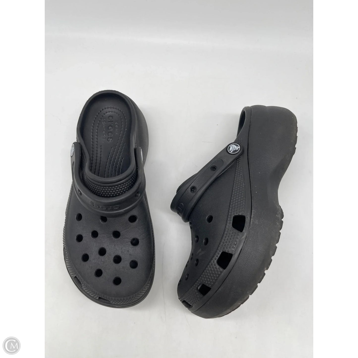 Shoes Flats By Crocs In Black, Size: 8