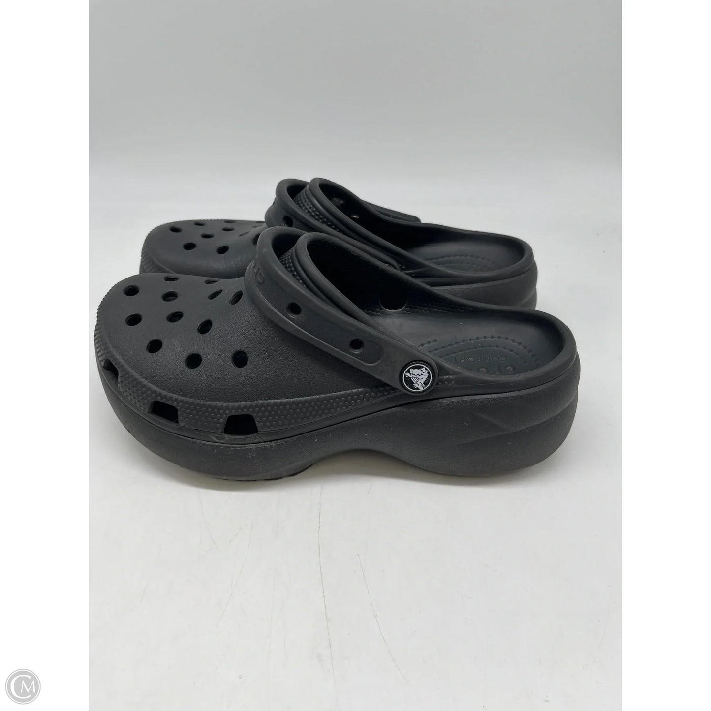 Shoes Flats By Crocs In Black, Size: 8