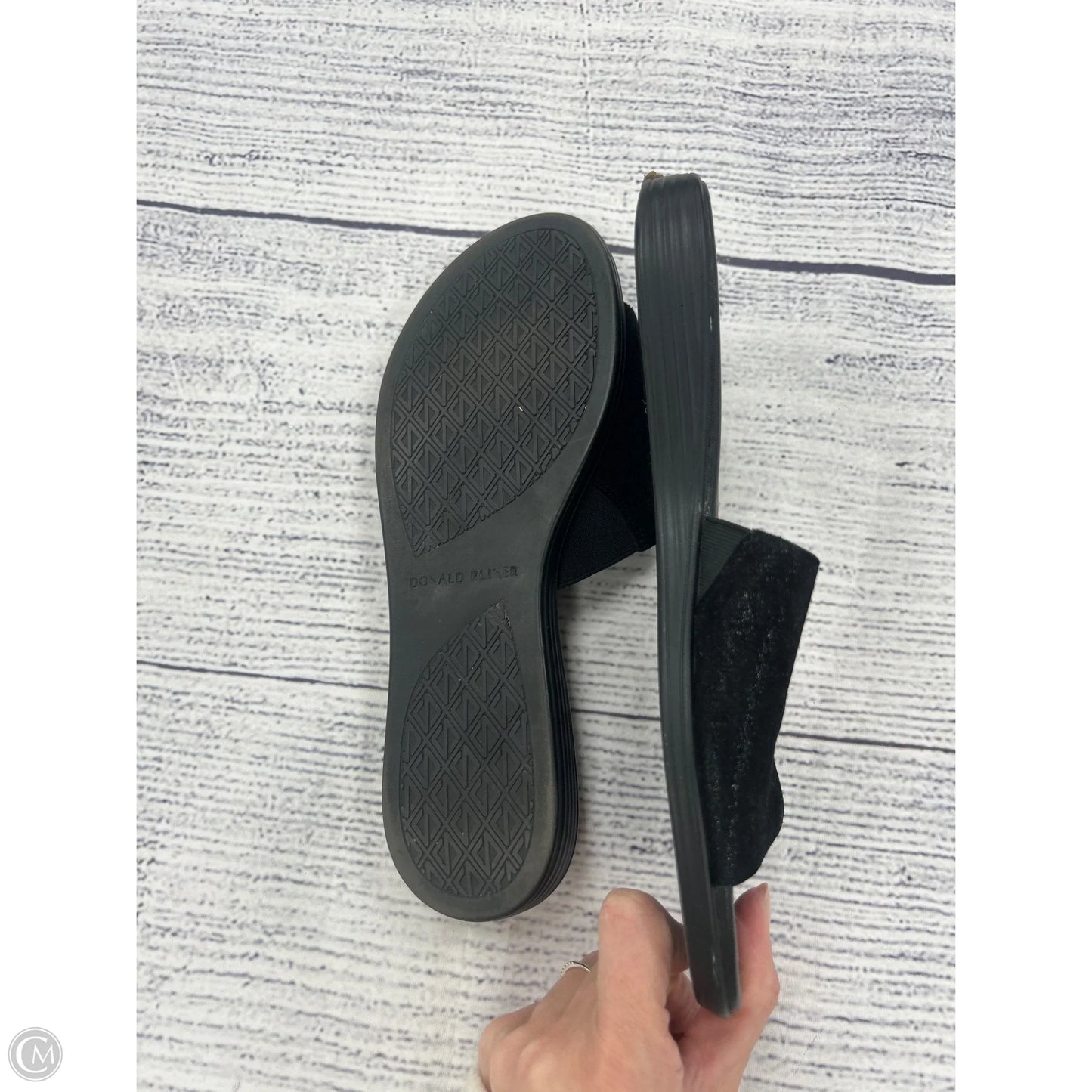Sandals Flats By Donald Pliner In Black, Size: 7