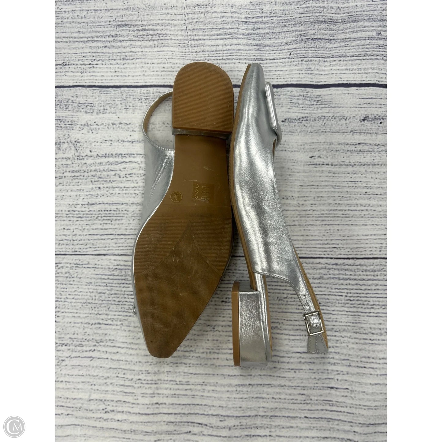 Shoes Flats By Cl By Chinese Laundry In Silver, Size: 9