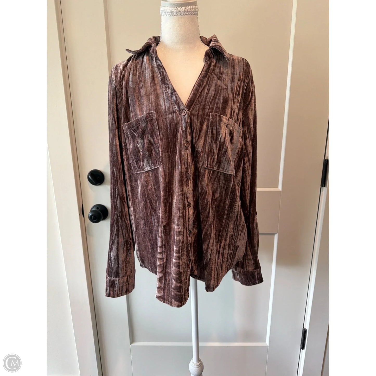 Top Long Sleeve By Maurices In Brown, Size: L