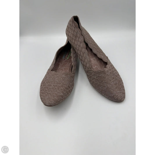 Shoes Flats By Skechers In Tan, Size: 11