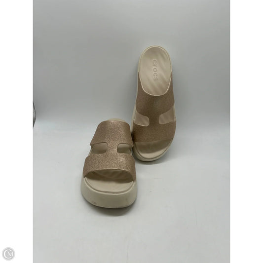 Sandals Heels Platform By Crocs In Gold, Size: 9