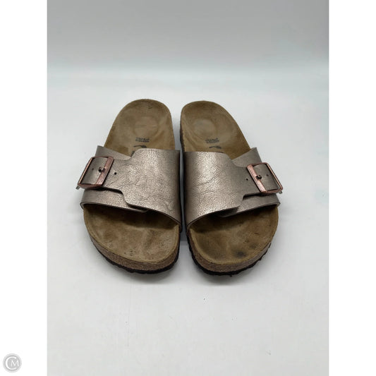 Sandals Flats By Birkenstock In Gold, Size: 7