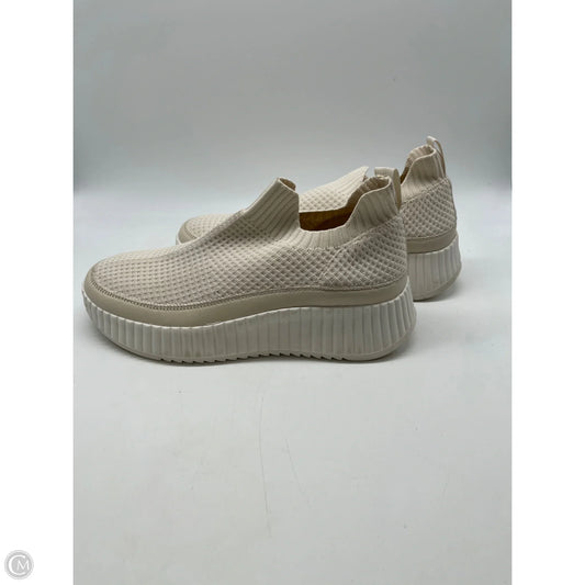 Shoes Sneakers By Steve Madden In Cream, Size: 11