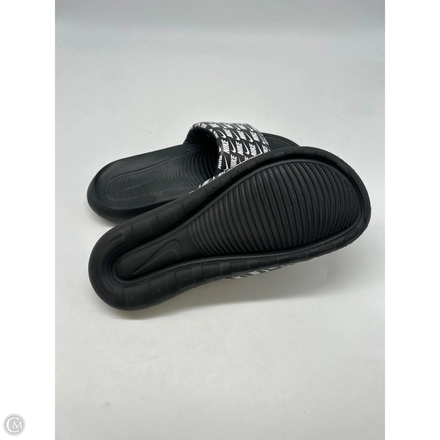 Sandals Flats By Nike In Black, Size: 7