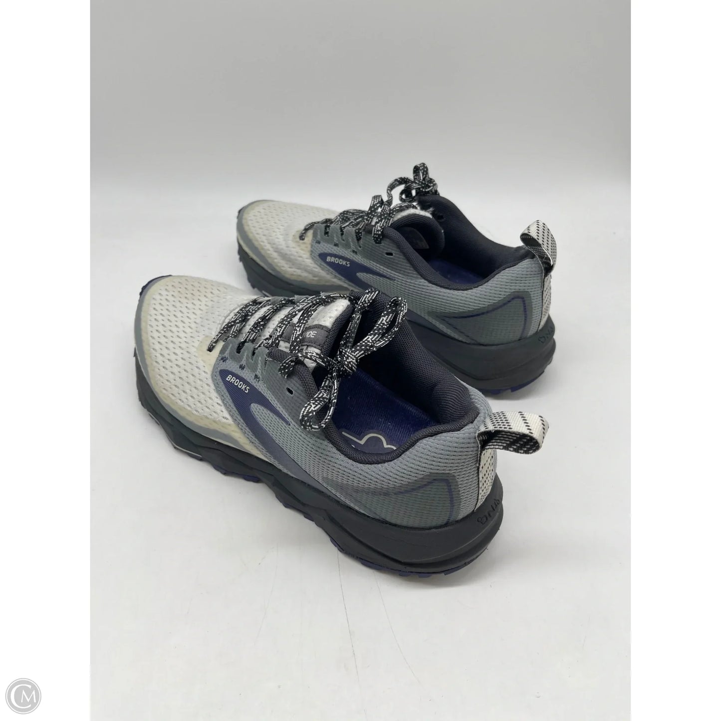 Shoes Athletic By Brooks In White, Size: 8.5