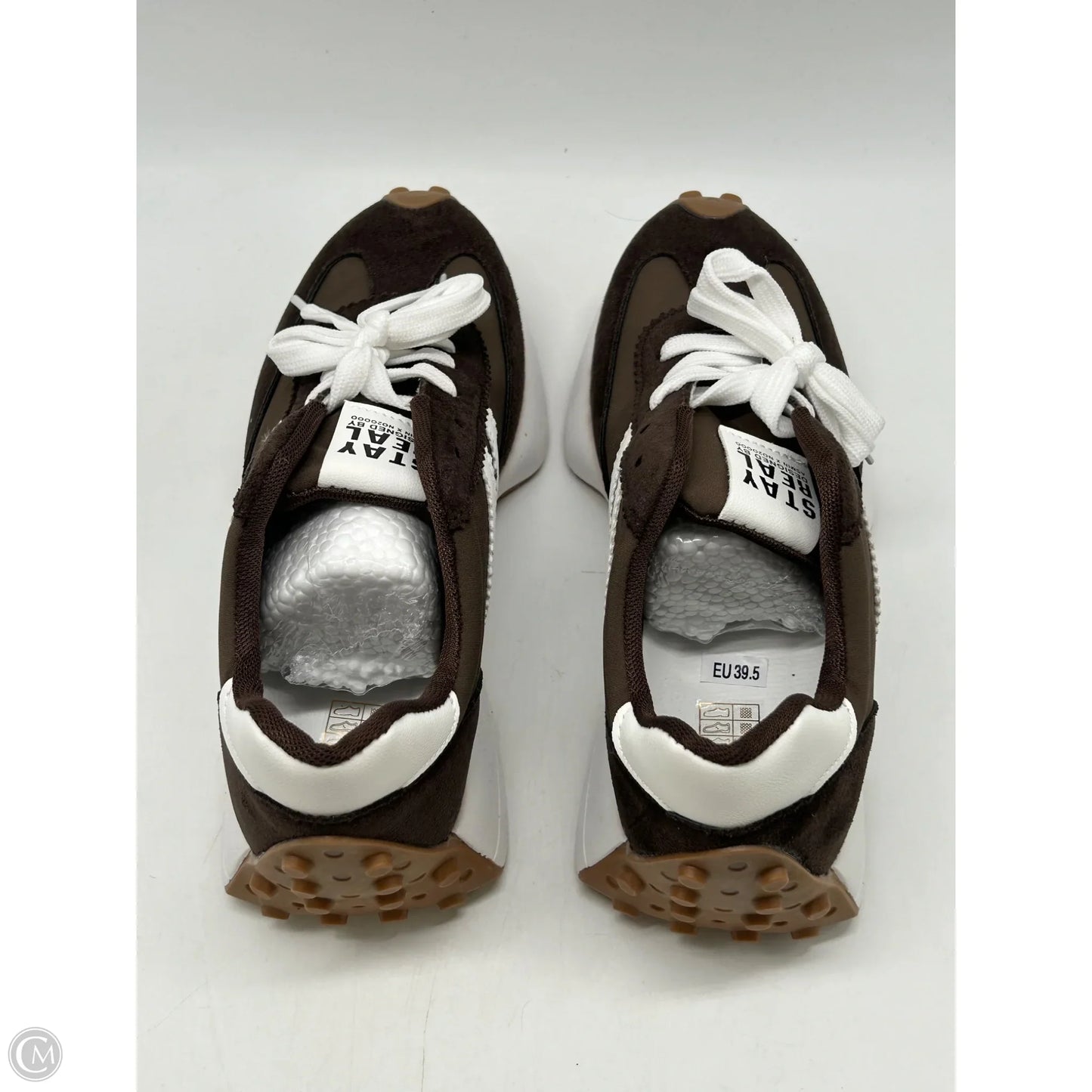 Shoes Athletic By Clothes Mentor In Brown, Size: 9