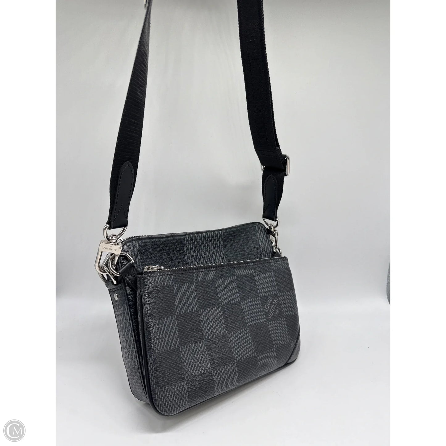 Crossbody Luxury Designer By Louis Vuitton, Size: Medium