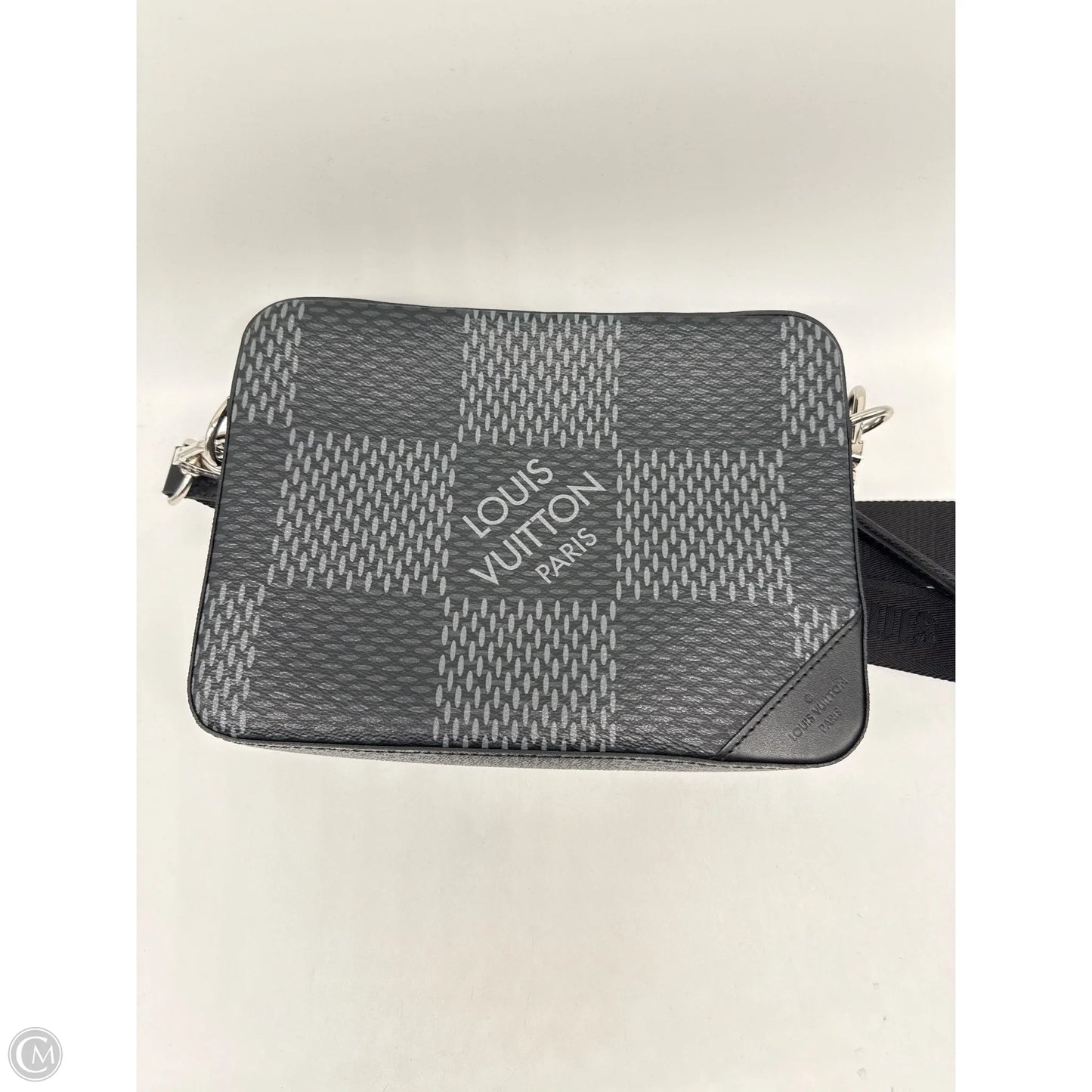 Crossbody Luxury Designer By Louis Vuitton, Size: Medium