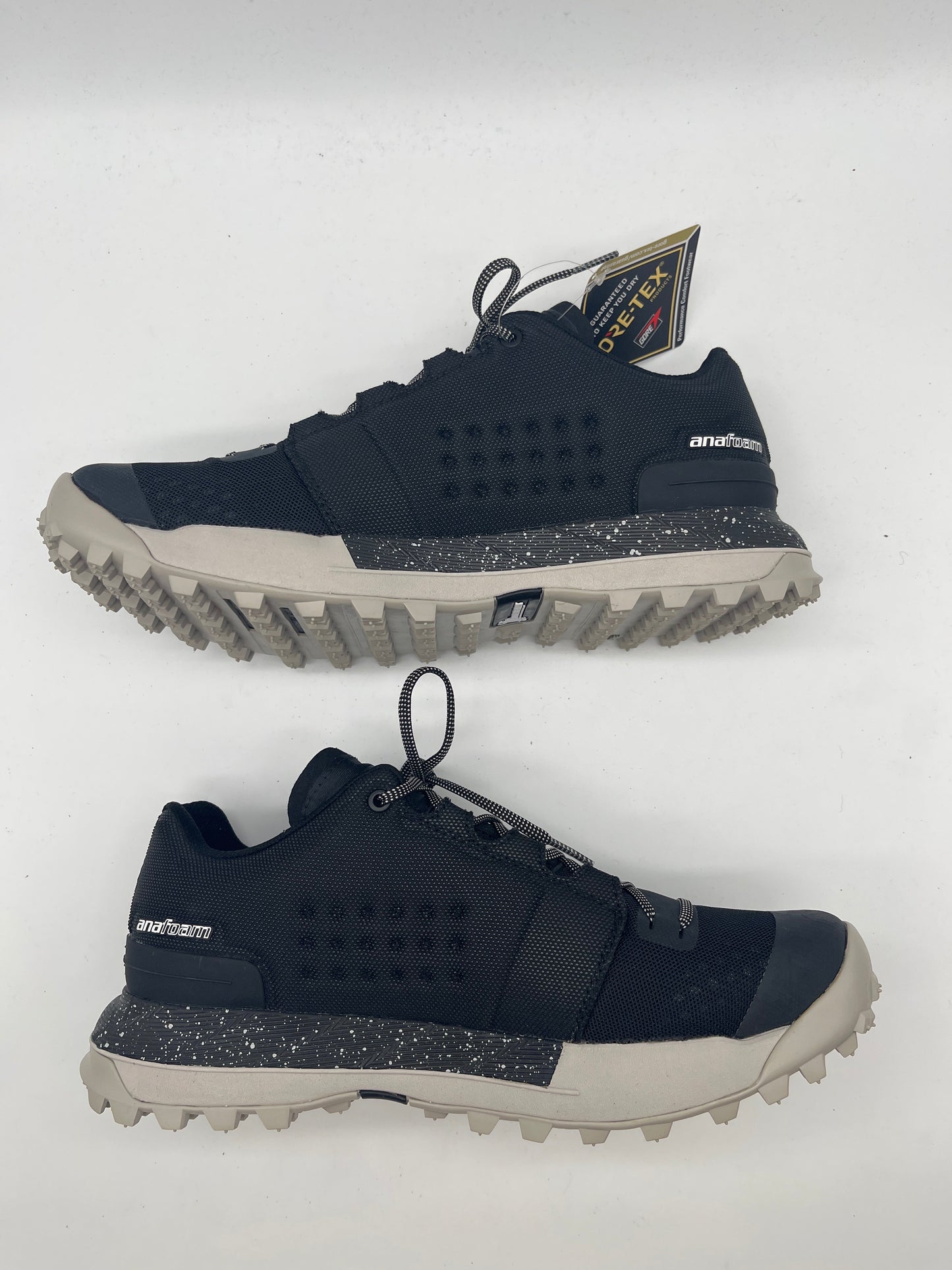 Black Shoes Hiking Under Armour, Size 11