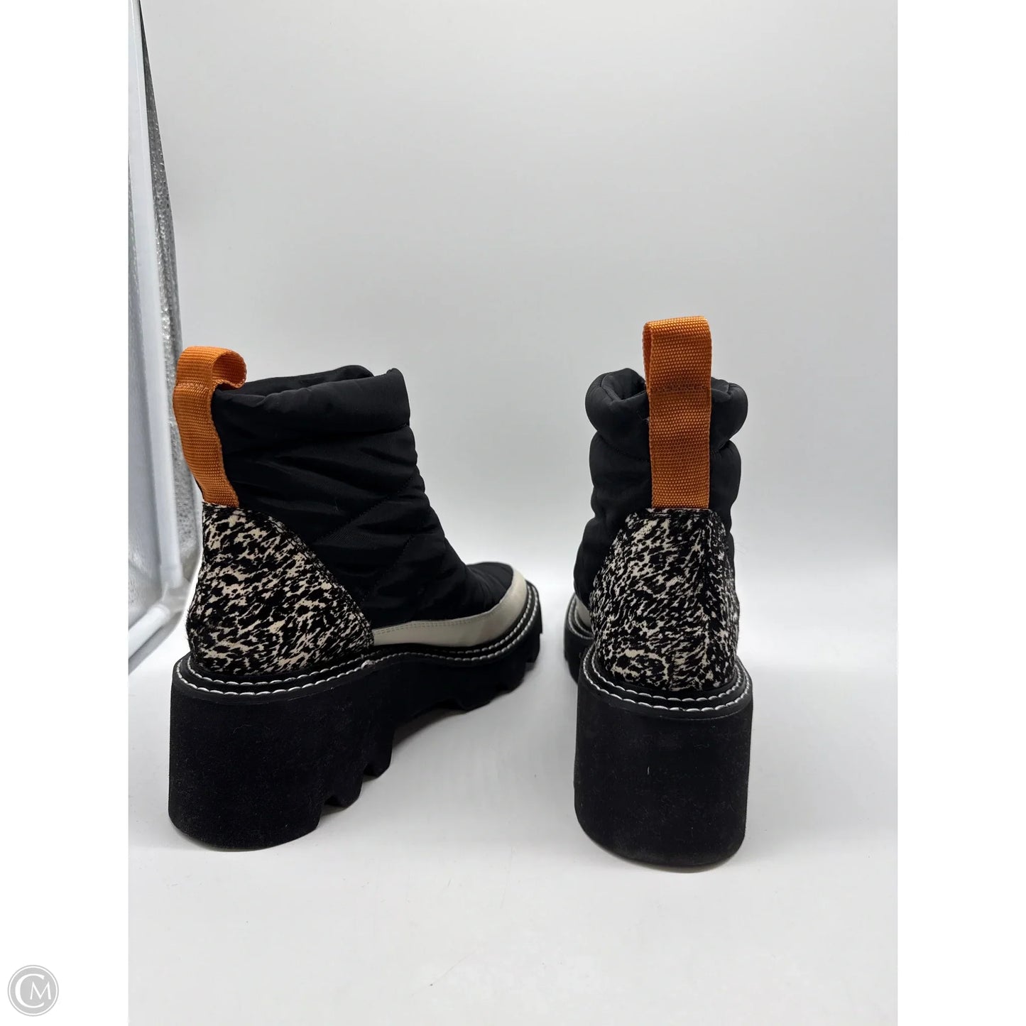 Boots Ankle Flats By Dolce Vita In Black & Orange, Size: 7