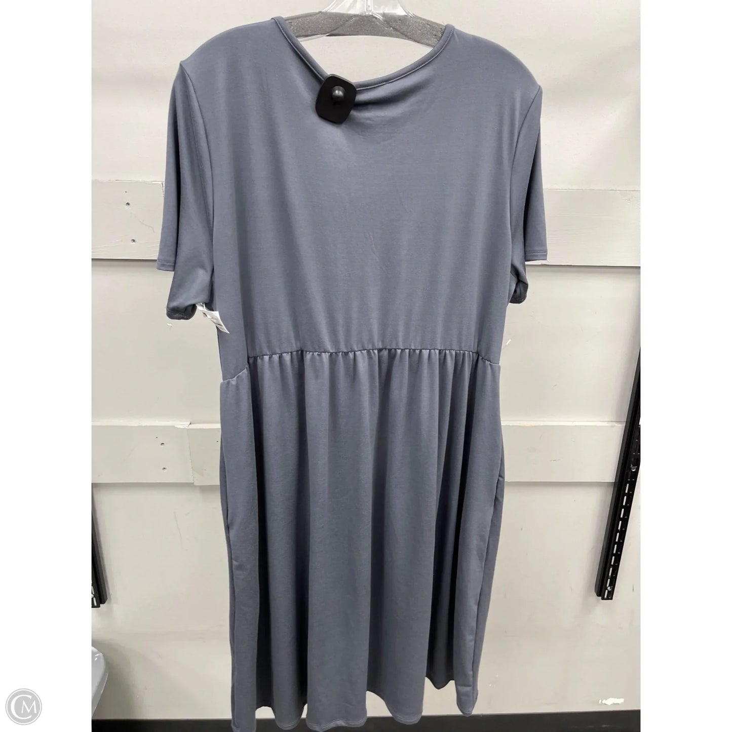 Dress Casual Short By Clothes Mentor In Grey, Size: 1x