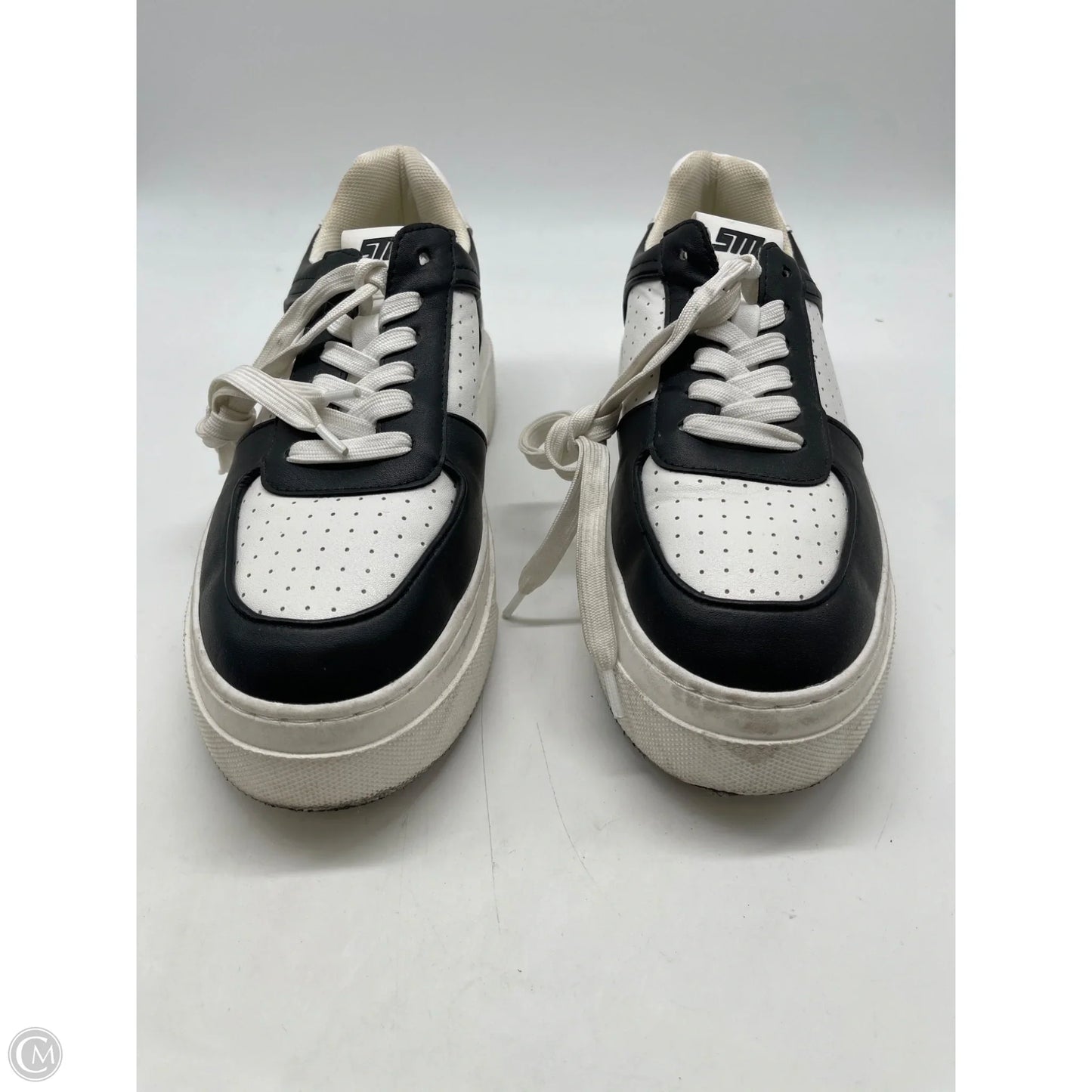 Shoes Sneakers By Steve Madden In Black & White, Size: 8.5