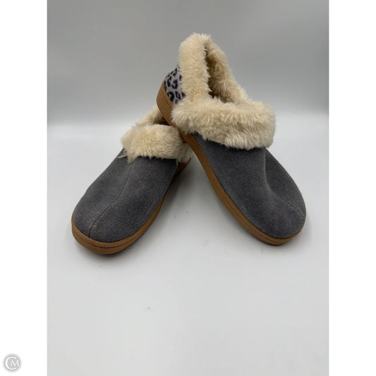 Shoes Flats By Clarks In Grey, Size: 7