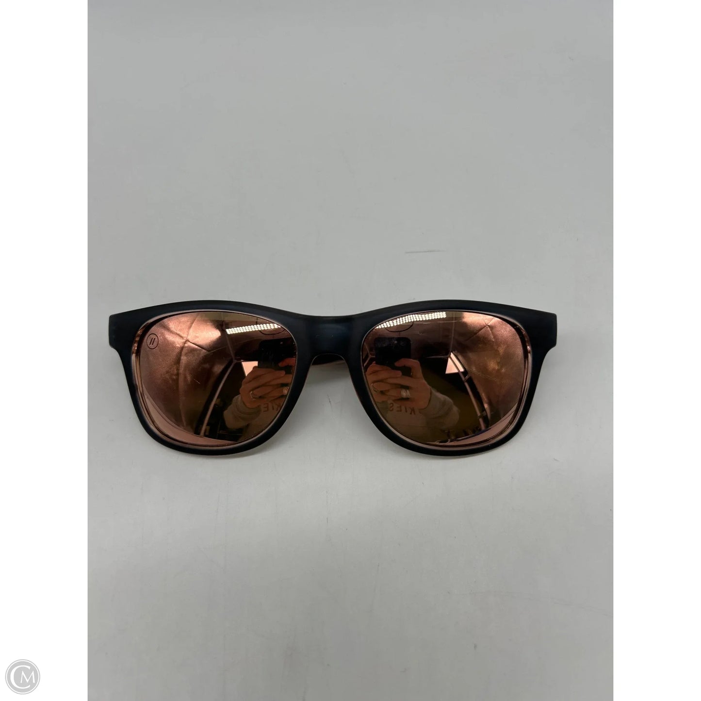 Sunglasses By Clothes Mentor, Size: Medium