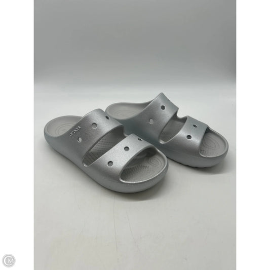 Sandals Flats By Crocs In Silver, Size: 7