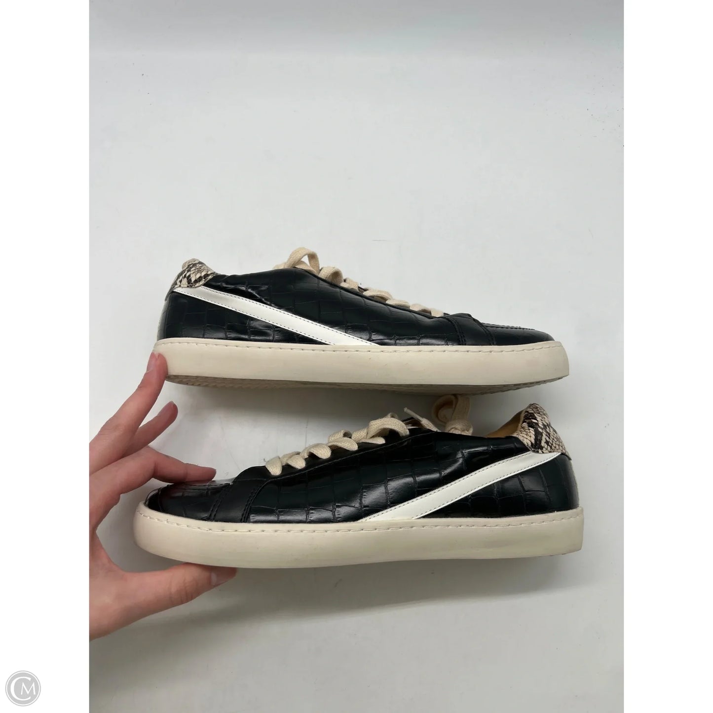 Shoes Sneakers By Clothes Mentor In Black, Size: 9