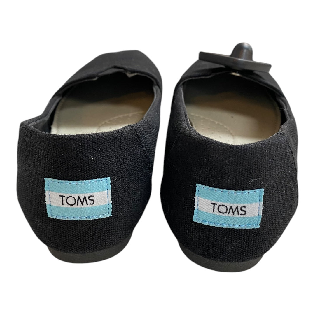 Shoes Flats By Toms In Black, Size: 6