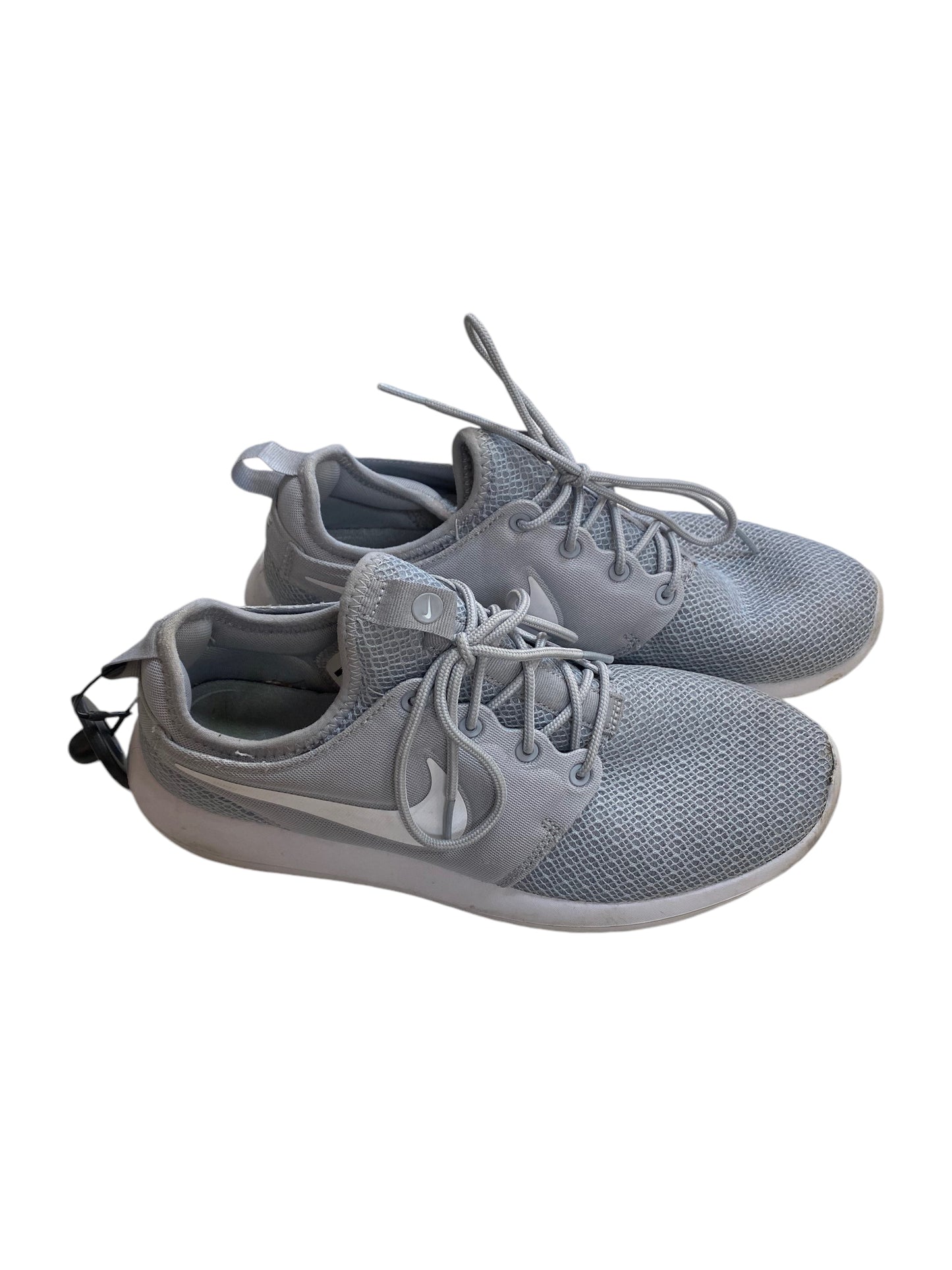 Shoes Sneakers By Nike In Grey, Size: 8.5