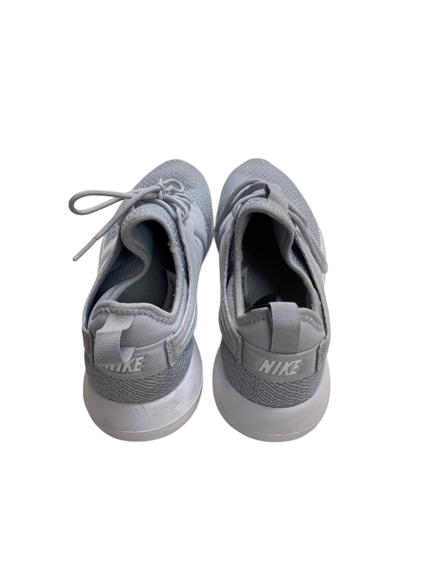 Shoes Sneakers By Nike In Grey, Size: 8.5