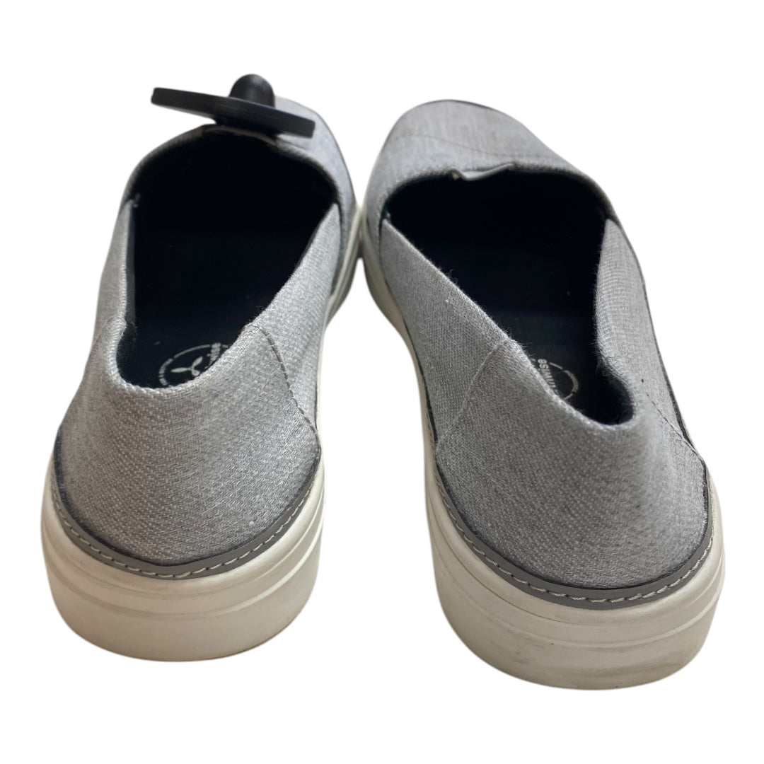 Shoes Flats By Toms In Grey, Size: 7.5