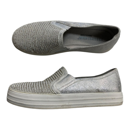 Shoes Flats By Skechers In Silver & White, Size: 10