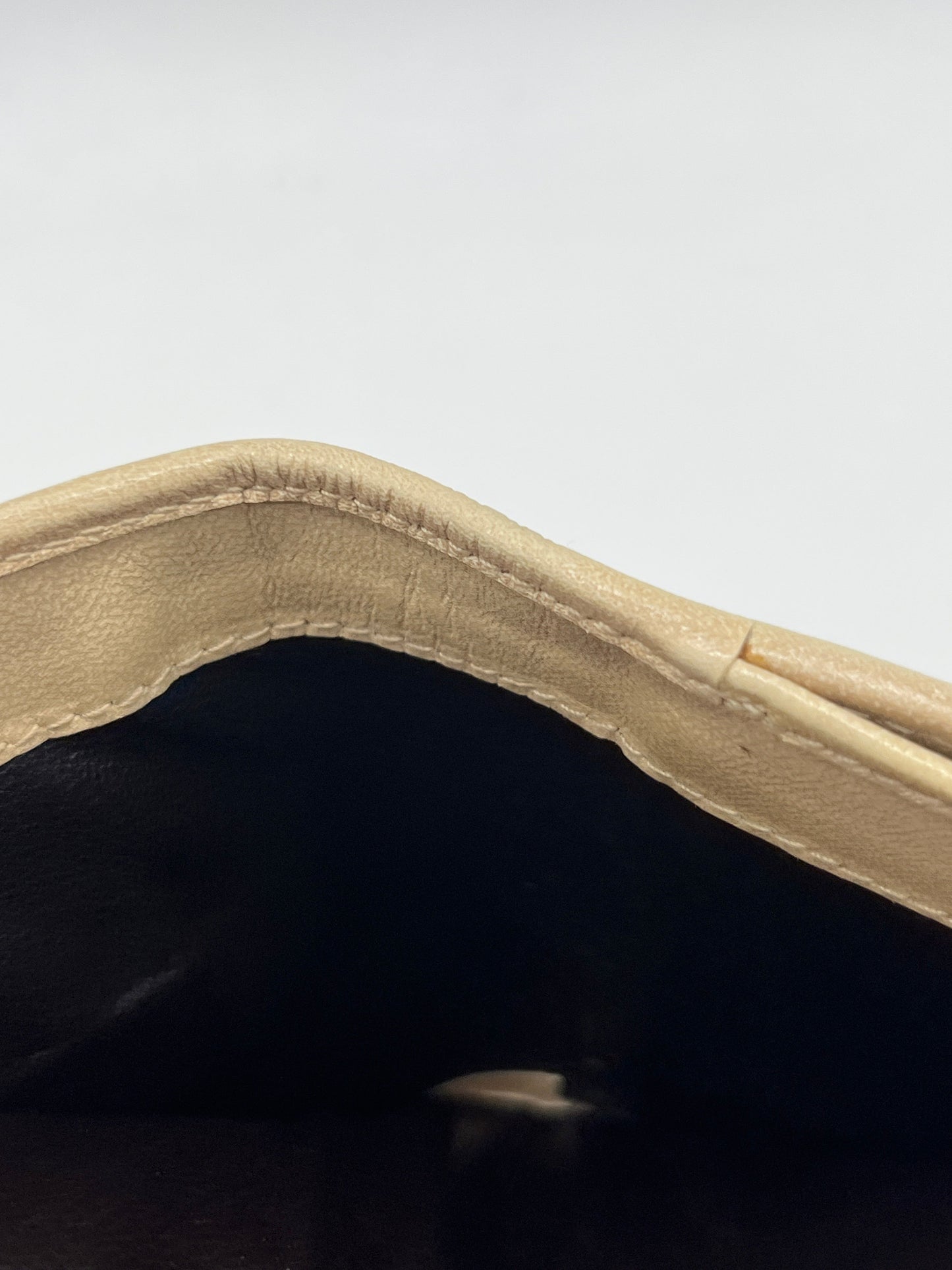 Wallet Luxury Designer By Gucci, Size: Medium