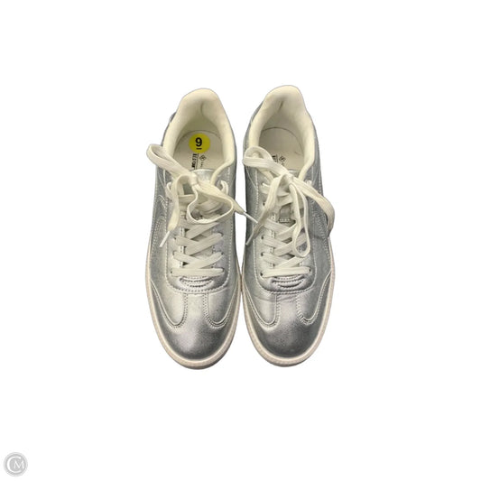 Shoes Sneakers By Call It Spring In Silver, Size: 9
