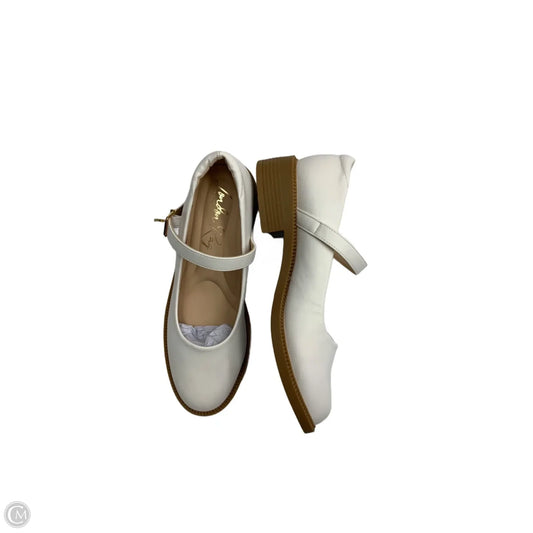 Shoes Flats By Clothes Mentor In White, Size: 8